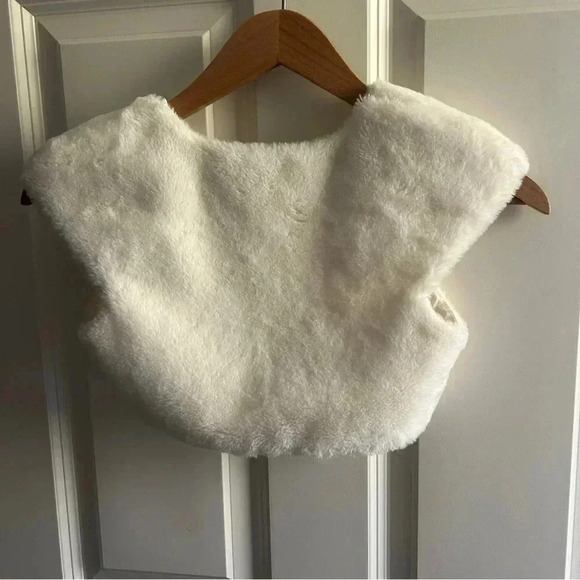 EUC like new ivory faux fur shrug by Jona Michelle sz 7 girl. Dressy! - Picture 3 of 8